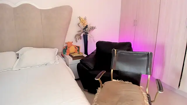 rachaeldeckard   online show from 10-21-25, 03:40