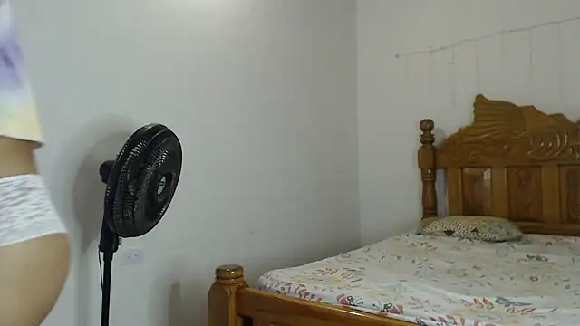 Coral0403 online show from 02-10-25, 06:03