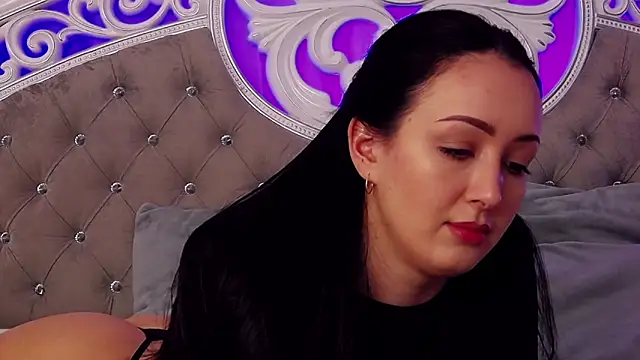 KimKhallifa online show from 11-19-25, 05:40