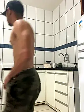 Snapshot of M1chup chatting on 11-14-25, 01:43 M1chup online show from 11-14-25, 01:43