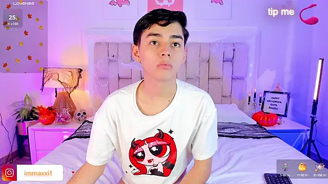 Snapshot of Maxi_little chatting on 10-10-25, 09:14 Maxi little online show from 10-10-25, 09:14