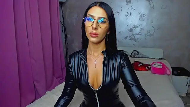 Snapshot of LexyBrianna chatting on 10-30-25, 08:20 LexyBrianna online show from 10-30-25, 08:20