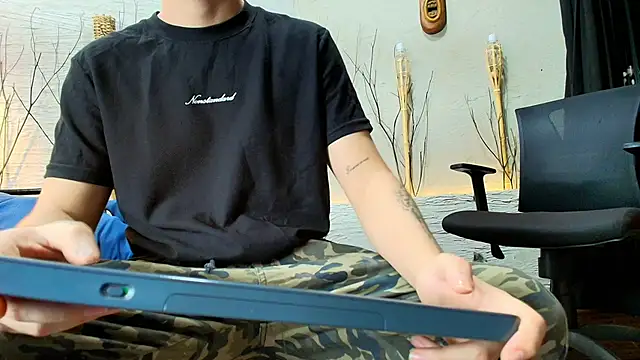 Snapshot of MarcoVitto chatting on 10-02-25, 11:39 MarcoVitto online show from 10-02-25, 11:39