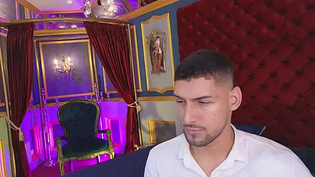 Snapshot of MarcoVitto chatting on 10-24-25, 07:43 MarcoVitto online show from 10-24-25, 07:43