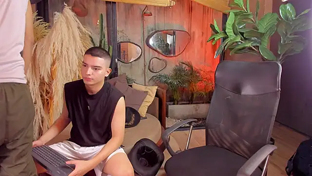 Snapshot of MarcoVitto chatting on 11-14-25, 08:29 MarcoVitto online show from 11-14-25, 08:29