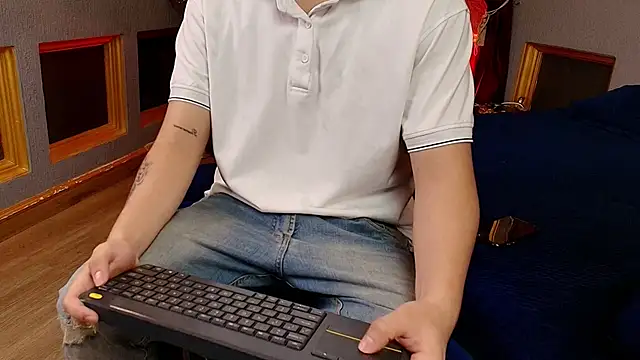 Snapshot of MarcoVitto chatting on 12-03-25, 11:52 MarcoVitto online show from 12-03-25, 11:52