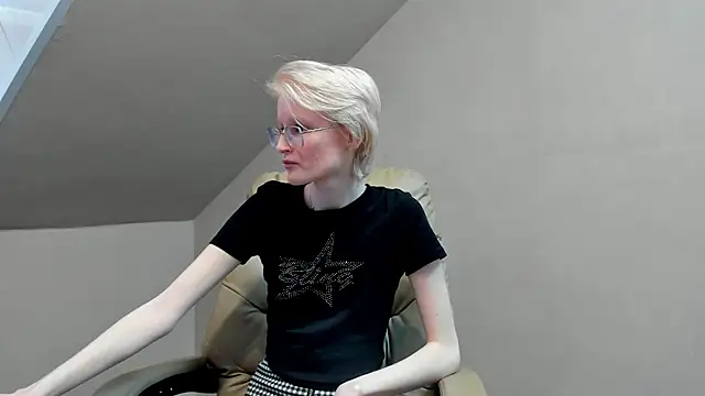 Snapshot of ElizabethHarpper chatting on 03-21-25, 10:50 ElizabethHarpper online show from 03-21-25, 10:50