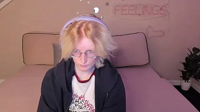 Snapshot of ElizabethHarpper chatting on 09-10-25, 01:05 ElizabethHarpper online show from 09-10-25, 01:05