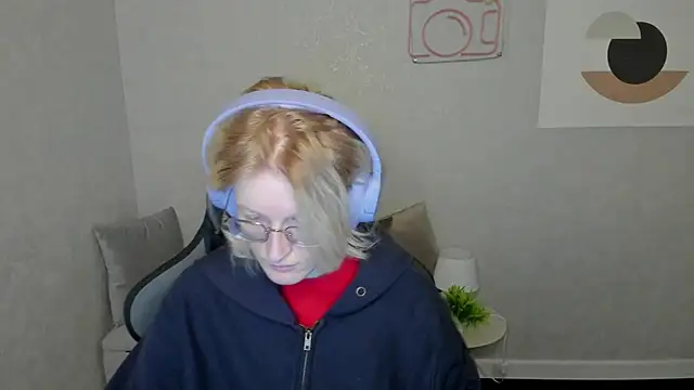 Snapshot of ElizabethHarpper chatting on 09-12-25, 12:11 ElizabethHarpper online show from 09-12-25, 12:11