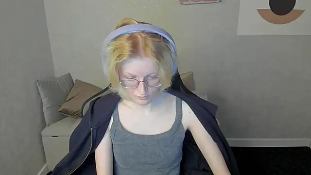 Snapshot of ElizabethHarpper chatting on 09-14-25, 08:13 ElizabethHarpper online show from 09-14-25, 08:13