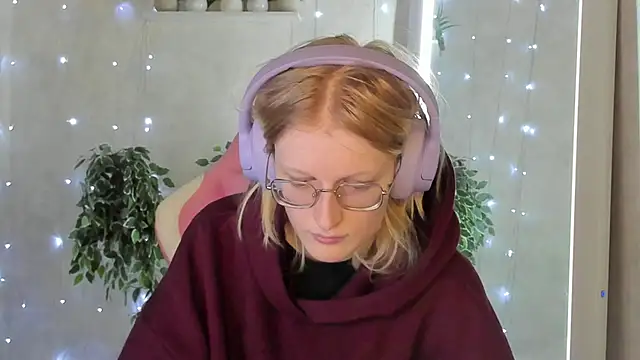 ElizabethHarpper online show from 11-24-25, 01:05