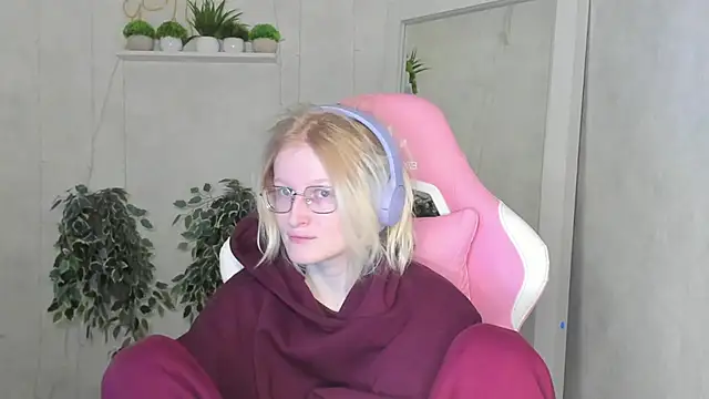 ElizabethHarpper online show from 11-28-25, 01:08