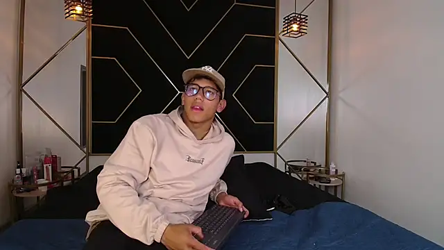 RyanPricee online show from 10-22-25, 04:24