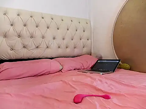 Snapshot of Rocket1978 chatting on 10-16-25, 12:17 Rocket1978 online show from 10-16-25, 12:17