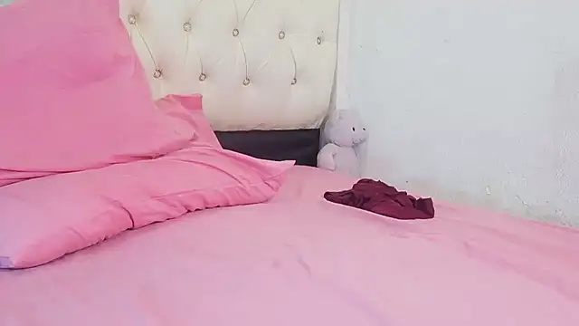 Snapshot of Rocket1978 chatting on 10-22-25, 01:55 Rocket1978 online show from 10-22-25, 01:55