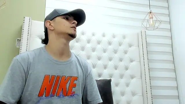 Snapshot of DAVID_VICTORIAA chatting on 10-22-25, 01:00 DAVID VICTORIAA online show from 10-22-25, 01:00