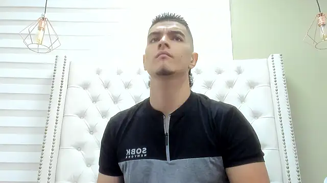 Snapshot of DAVID_VICTORIAA chatting on 10-31-25, 01:01 DAVID VICTORIAA online show from 10-31-25, 01:01