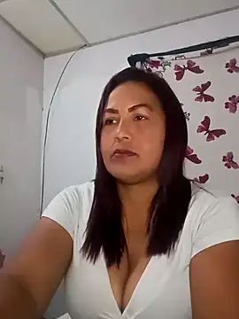 Snapshot of Abigail_BigTits chatting on 03-07-25, 03:08 Abigail BigTits online show from 03-07-25, 03:08