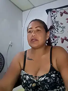 Snapshot of Abigail_BigTits chatting on 03-21-25, 02:39 Abigail BigTits online show from 03-21-25, 02:39