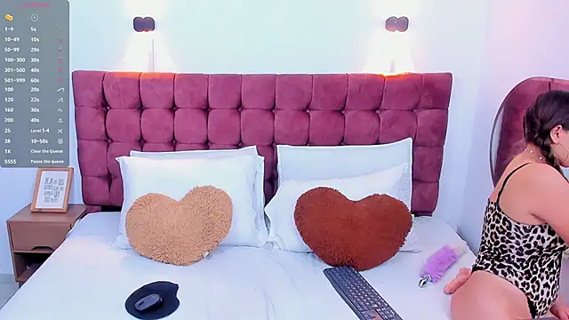 Annie kurt  online show from 02-24-25, 08:36