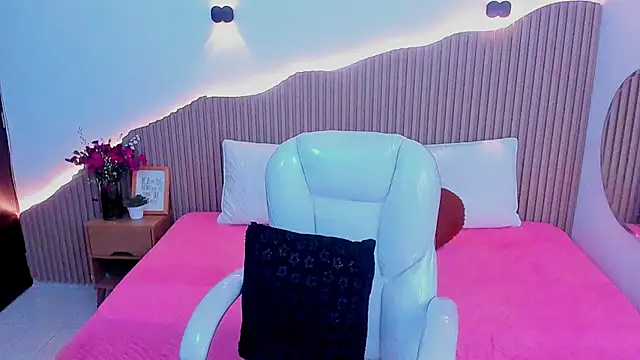 Annie kurt  online show from 09-19-25, 09:26