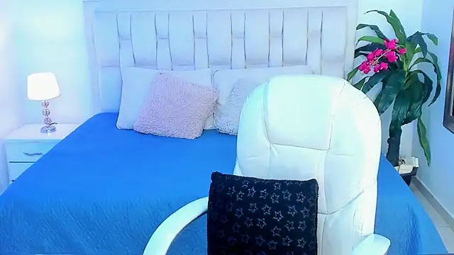 Annie kurt  online show from 10-08-25, 08:39