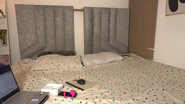 womantall99 online show from 03-09-26, 12:09