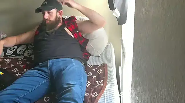 Snapshot of StruggleSnuggles chatting on 12-31-24, 12:00 StruggleSnuggles online show from 12-31-24, 12:00