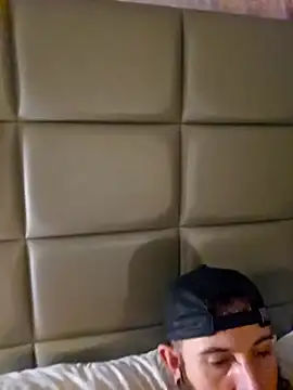 Snapshot of StruggleSnuggles chatting on 01-05-25, 11:59 StruggleSnuggles online show from 01-05-25, 11:59