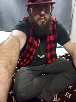 Snapshot of StruggleSnuggles chatting on 03-03-25, 10:38 StruggleSnuggles online show from 03-03-25, 10:38