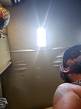 Snapshot of StruggleSnuggles chatting on 10-05-25, 04:44 StruggleSnuggles online show from 10-05-25, 04:44