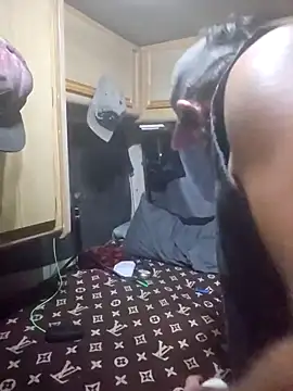 Snapshot of StruggleSnuggles chatting on 10-06-25, 09:18 StruggleSnuggles online show from 10-06-25, 09:18