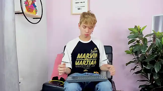 Brian-Ausslos online show from 01-12-25, 01:37