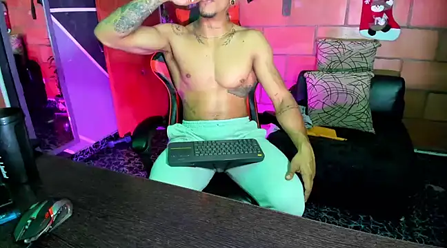 Adam Valenciia online show from 02-11-25, 05:05