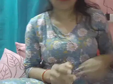 Hot-shanvi online show from 03-21-25, 12:40