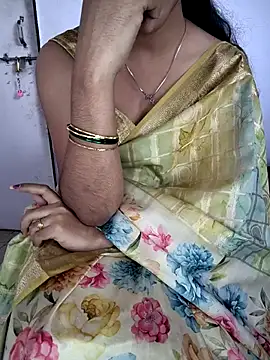 lovelygirl4567 online show from 02-03-26, 06:40