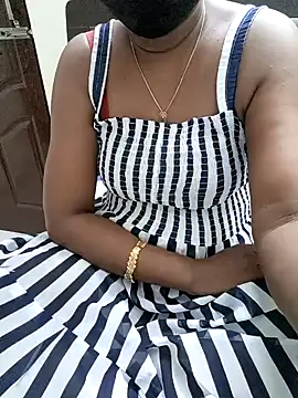 Snapshot of Tamil_Vishalini chatting on 12-30-24, 04:40 Tamil Vishalini online show from 12-30-24, 04:40