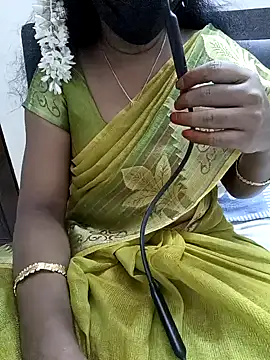 Snapshot of Tamil_Vishalini chatting on 02-08-25, 04:36 Tamil Vishalini online show from 02-08-25, 04:36