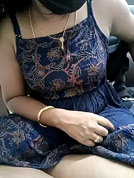 Snapshot of Tamil_Vishalini chatting on 03-06-25, 03:13 Tamil Vishalini online show from 03-06-25, 03:13