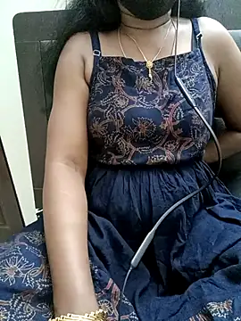 Snapshot of Tamil_Vishalini chatting on 03-06-25, 06:16 Tamil Vishalini online show from 03-06-25, 06:16