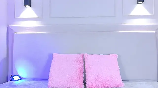 Snapshot of NickyBelmonth chatting on 09-17-25, 11:34 NickyBelmonth online show from 09-17-25, 11:34