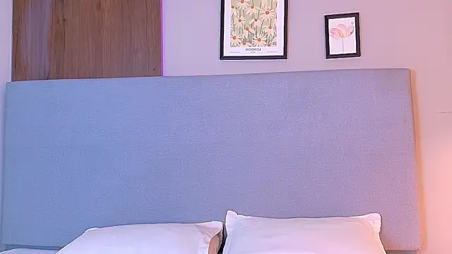 Snapshot of NaomiKlarc chatting on 09-25-25, 03:21 NaomiKlarc online show from 09-25-25, 03:21