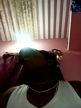 Snapshot of Remo0 chatting on 09-10-25, 11:32 Remo0 online show from 09-10-25, 11:32