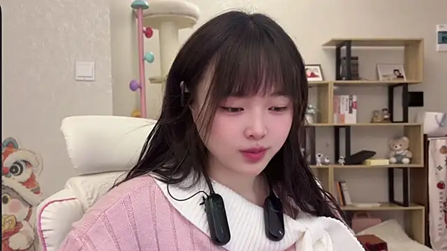 Chenjing0 online show from 11-19-25, 03:17