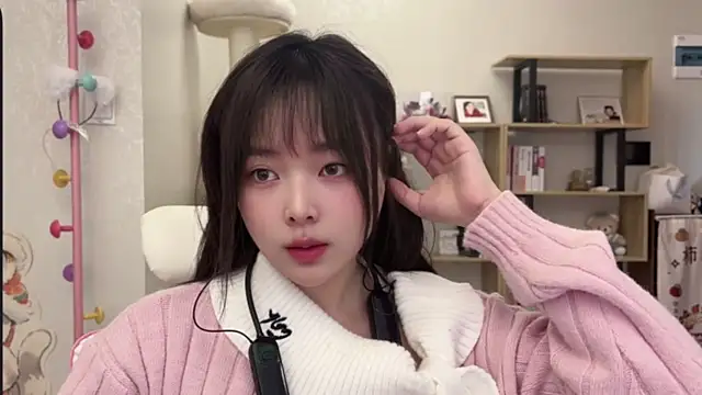 Chenjing0 online show from 11-30-25, 04:05