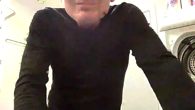 Snapshot of Parleg2 chatting on 10-22-25, 04:29 Parleg2 online show from 10-22-25, 04:29