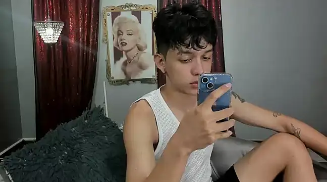 Snapshot of jisuscat chatting on 03-23-25, 02:15 jisuscat online show from 03-23-25, 02:15