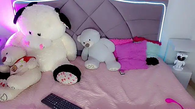 Carolaine01 online show from 11-14-25, 04:06