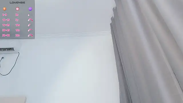 Lucky-xiuxiu online show from 11-17-25, 12:00