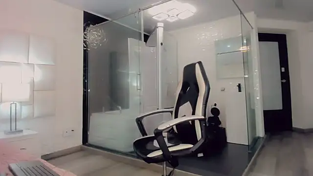 Gisele fox online show from 03-12-25, 01:47